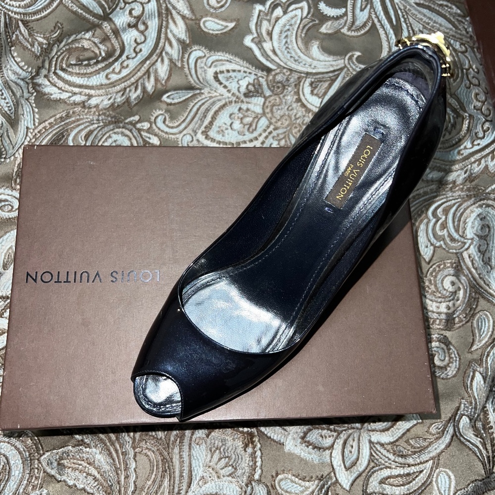 Louis Vuitton pumps
